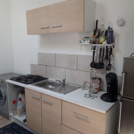 Appartement F1 Meuble 3 Personnes Aubenas Kültér fotó