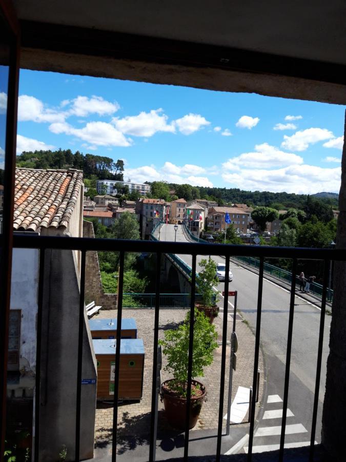 Appartement F1 Meuble 3 Personnes Aubenas Kültér fotó