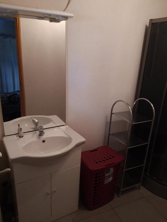 Appartement F1 Meuble 3 Personnes Aubenas Kültér fotó